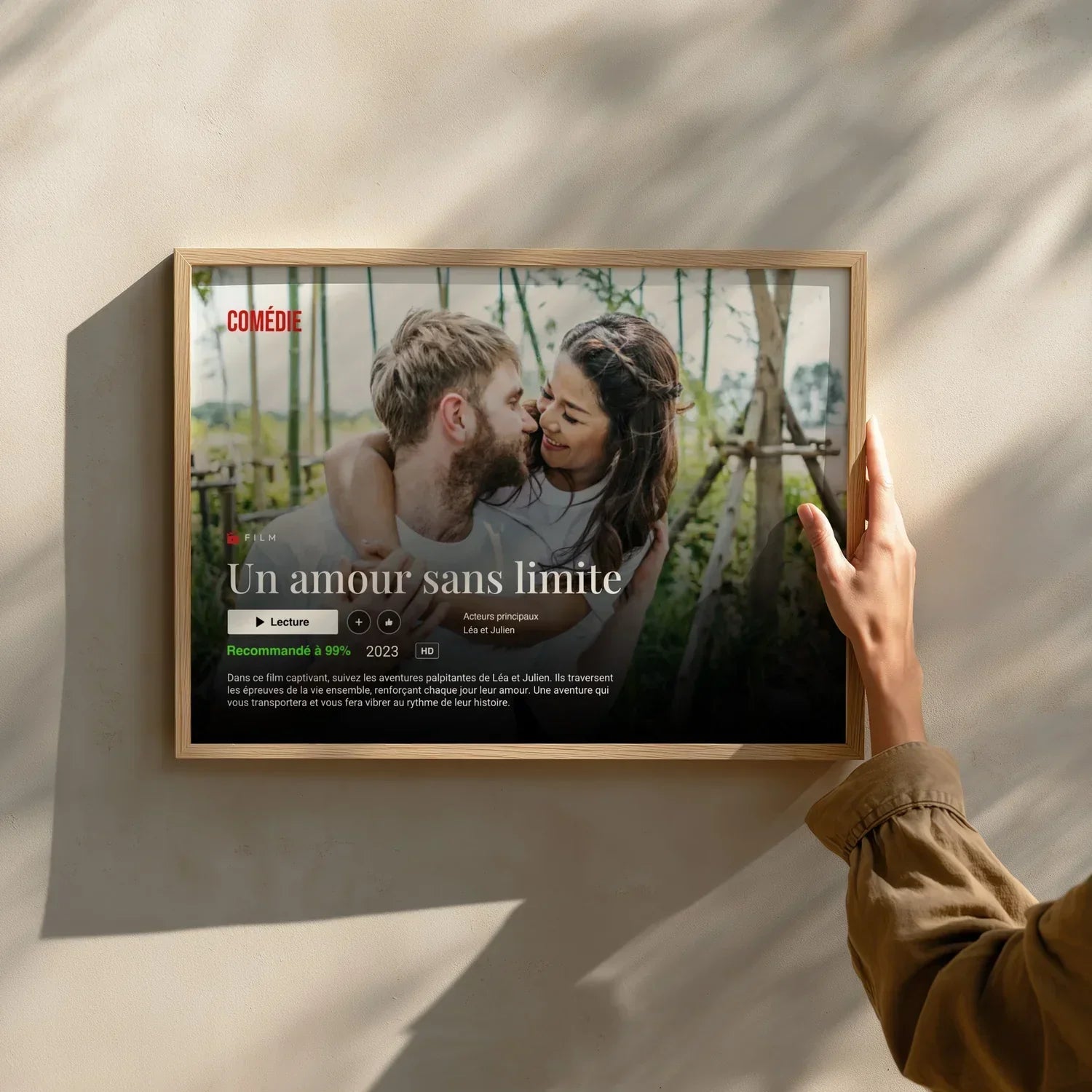 Affiche personnalisée encadrée, scène romantique d’un couple enlacé, main accrochée au mur