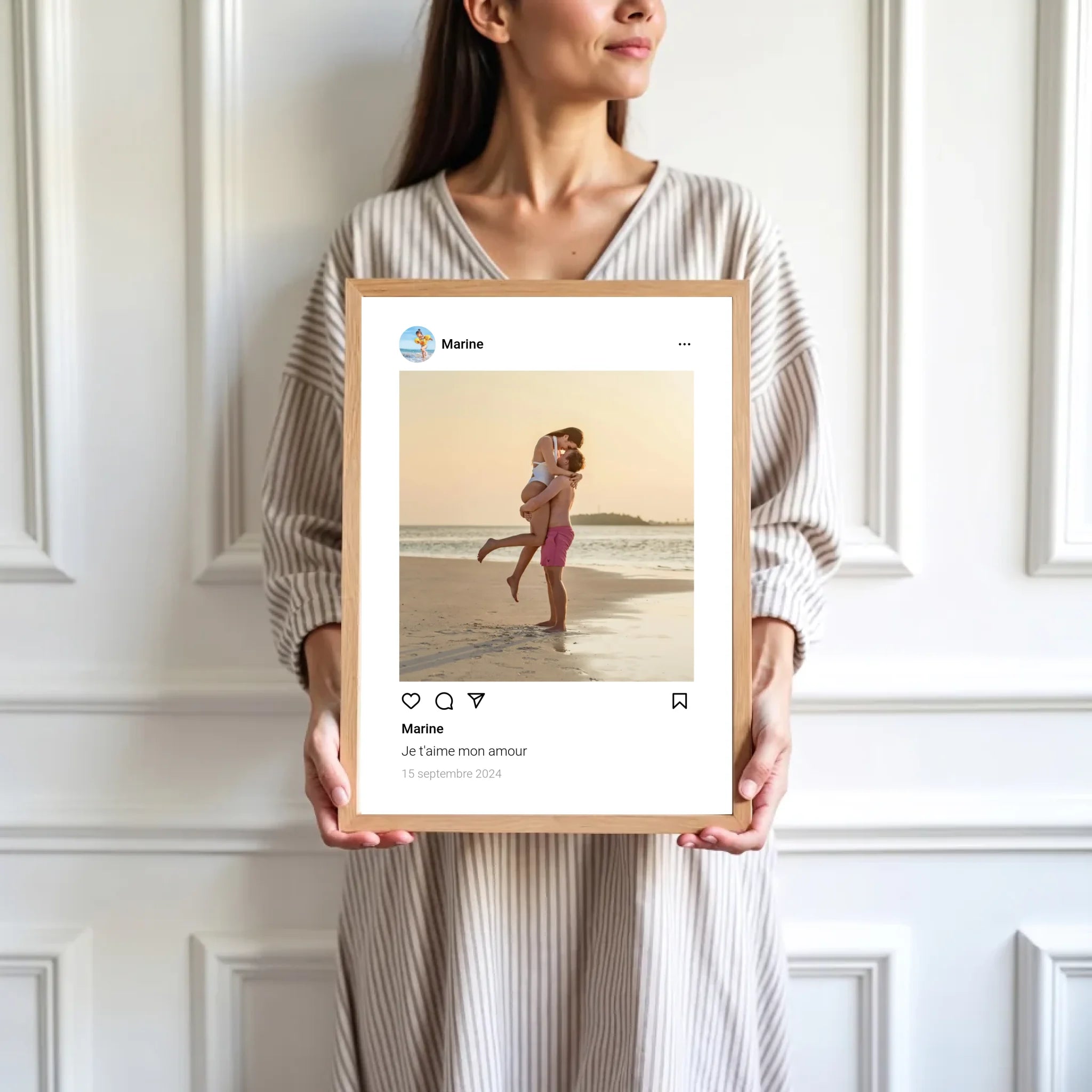 mockup-femme-cadre-bois