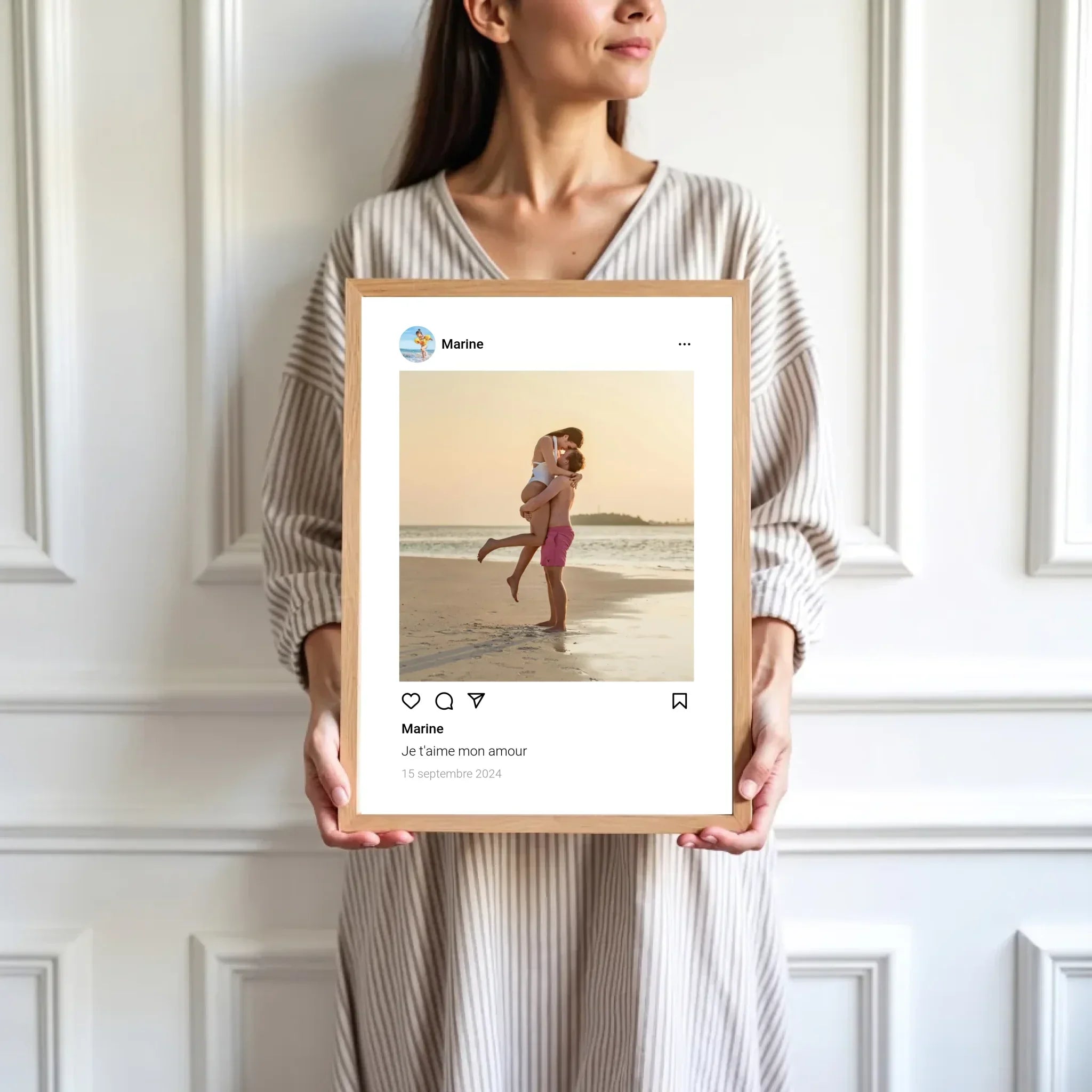 mockup-femme-cadre-bois