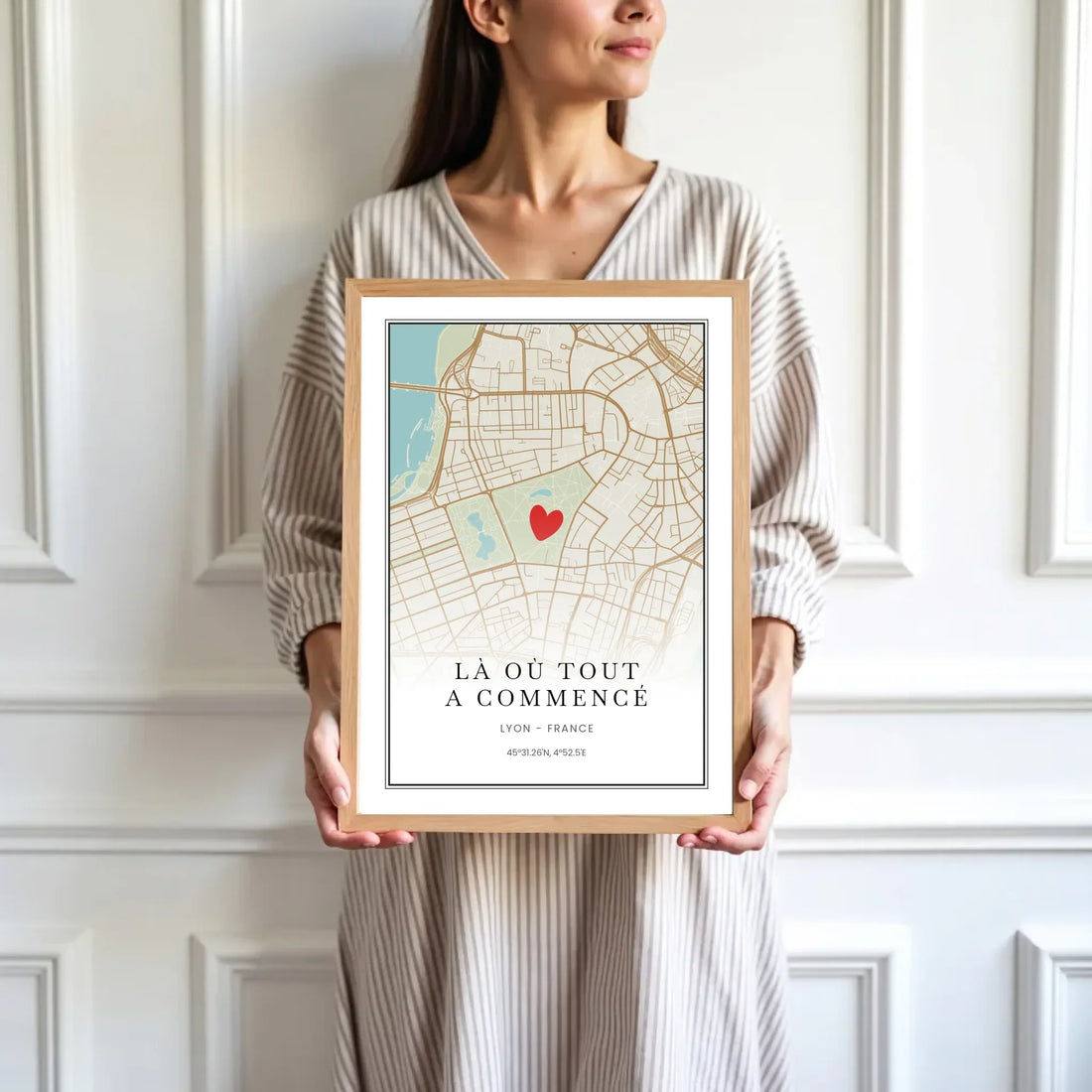 mockup-femme-cadre-bois