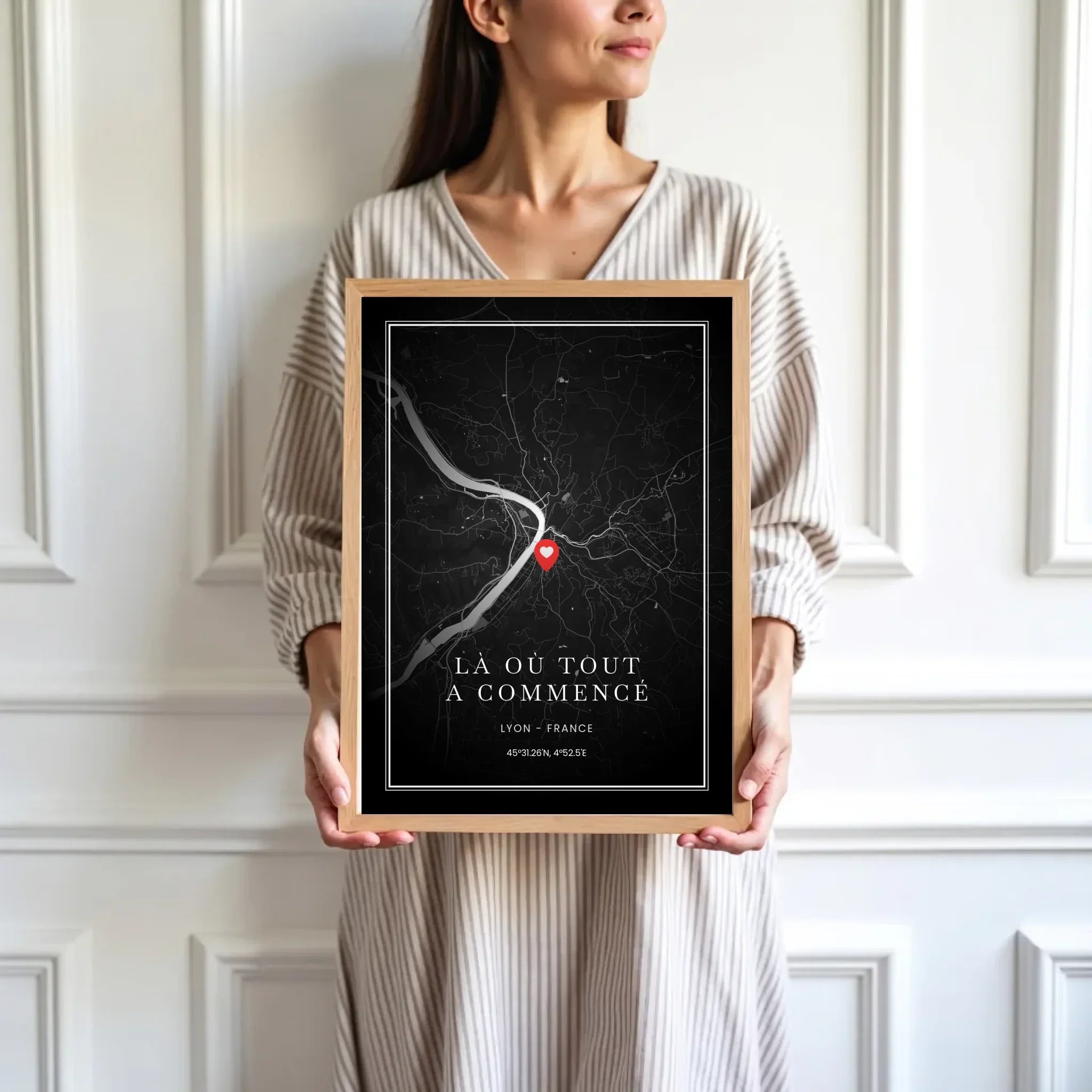 mockup-femme-cadre-bois