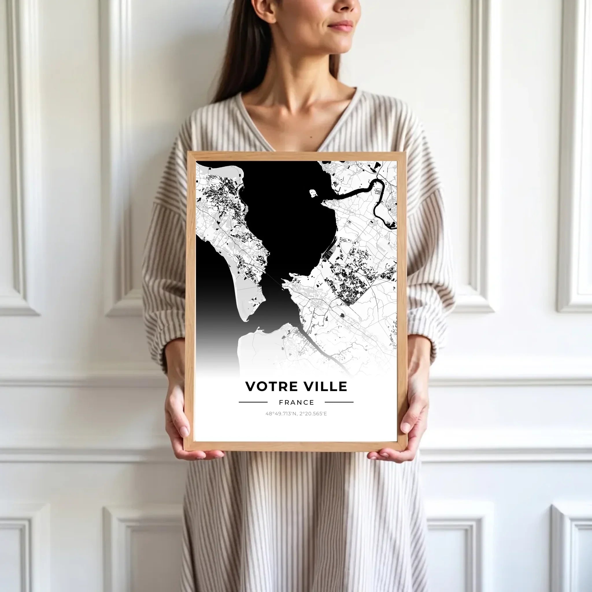 mockup-femme-cadre-bois