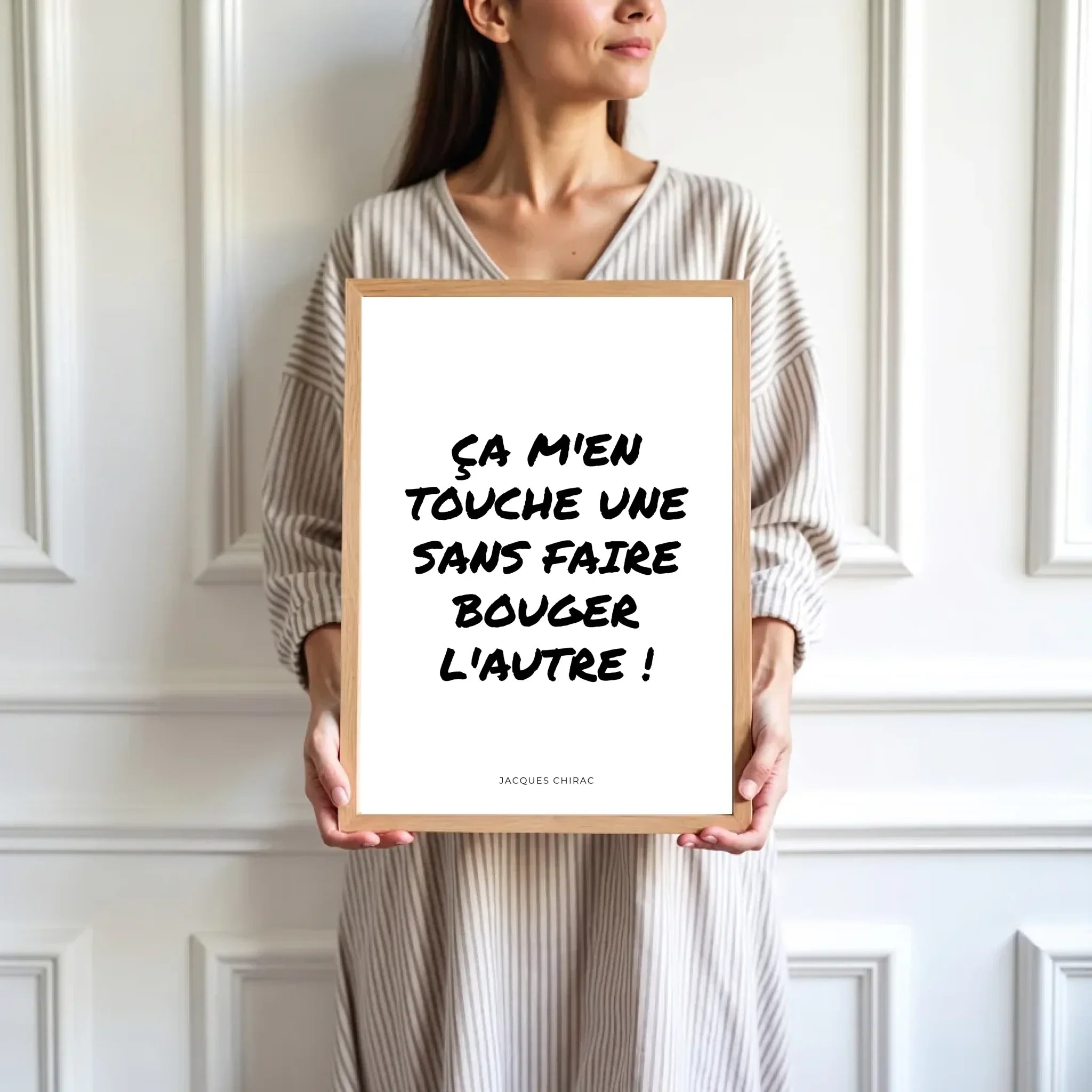 mockup-femme-cadre-bois