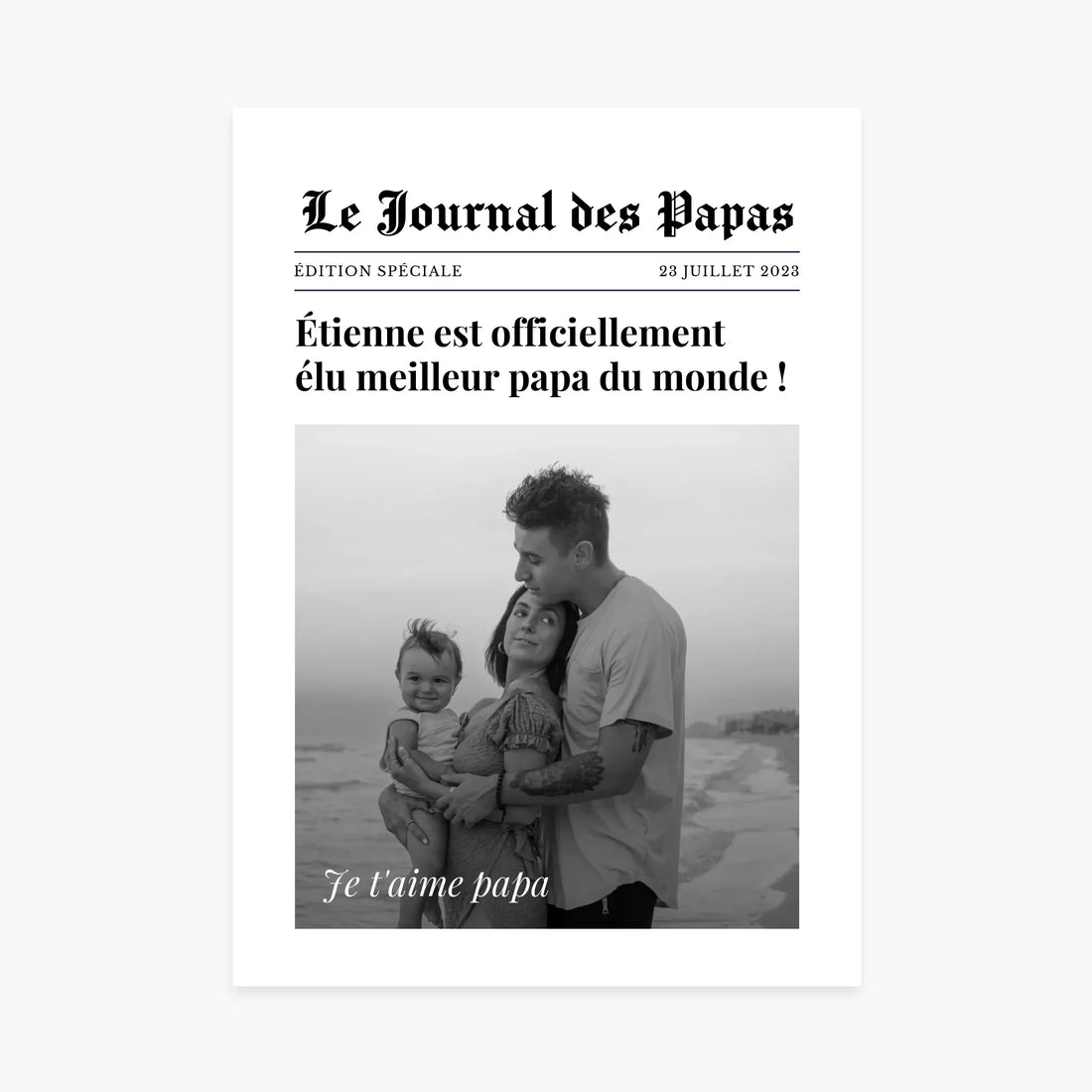 Affiche personnalisée fête des pères, famille avec père, mère et enfant sur la plage, texte Je t&