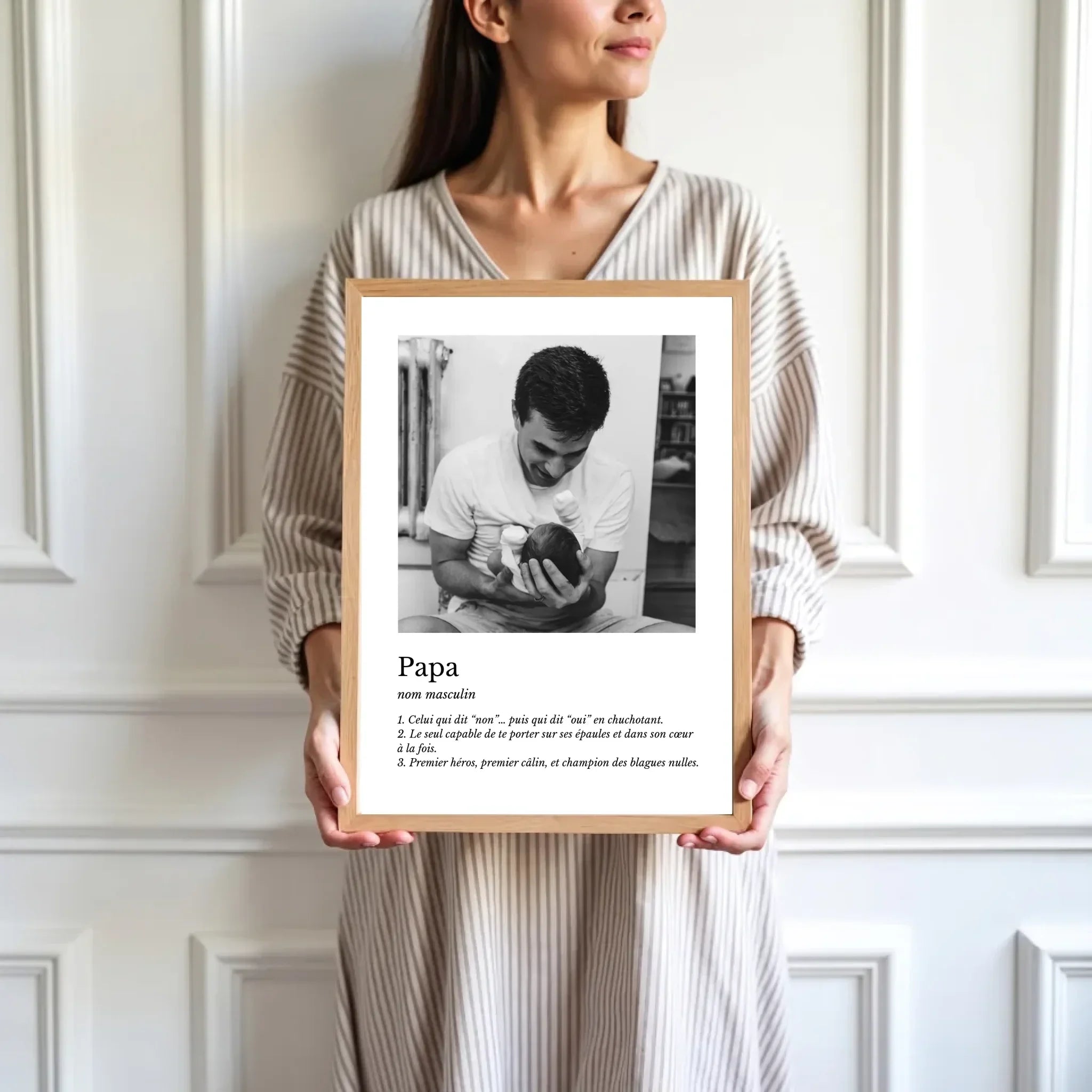 mockup-femme-cadre-bois