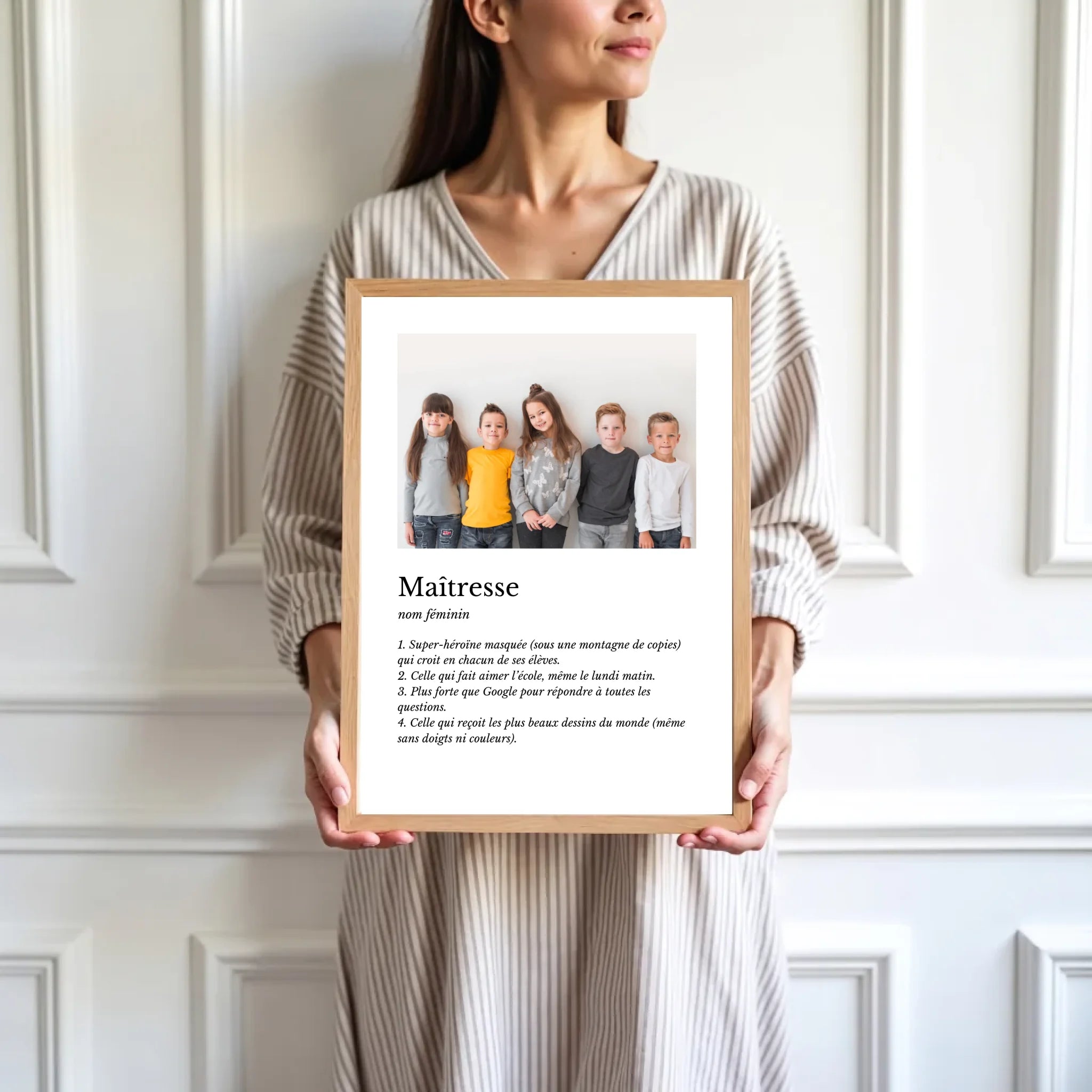 mockup-femme-cadre-bois