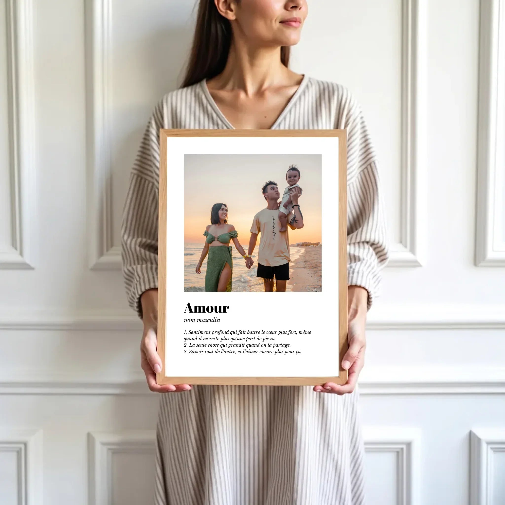 mockup-femme-cadre-bois