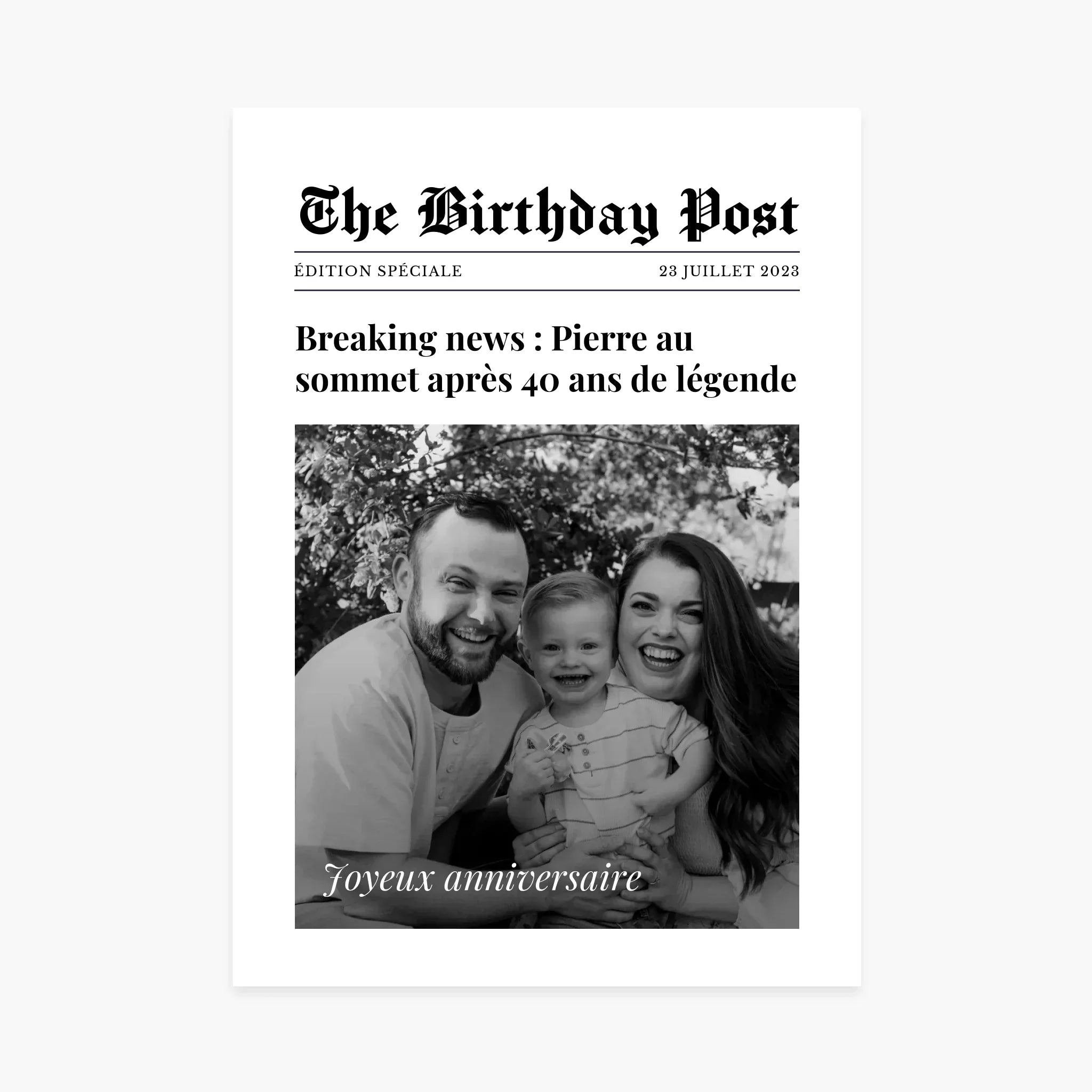 Affiche personnalisée style journal avec photo de famille et message d’anniversaire joyeux.