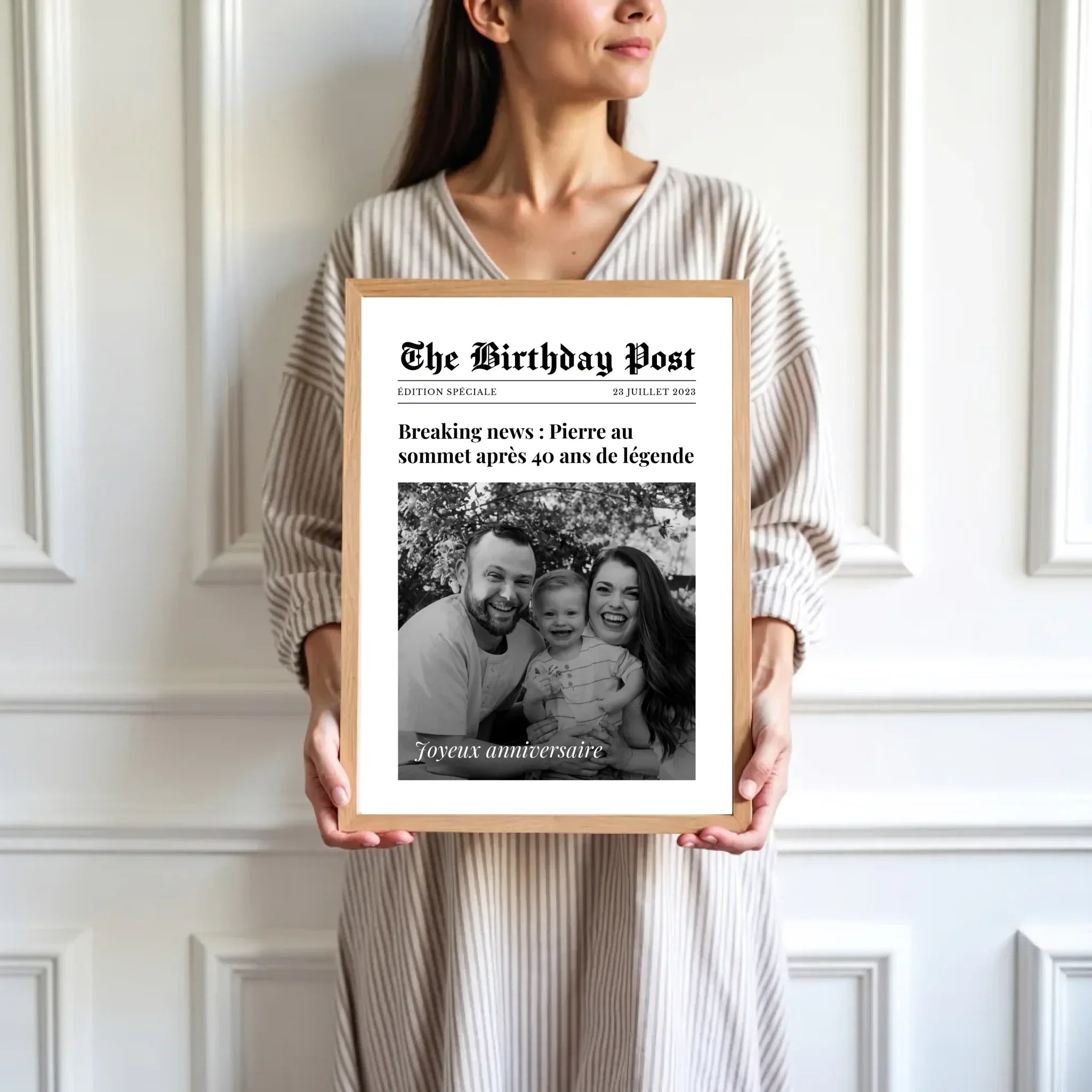 mockup-femme-cadre-bois