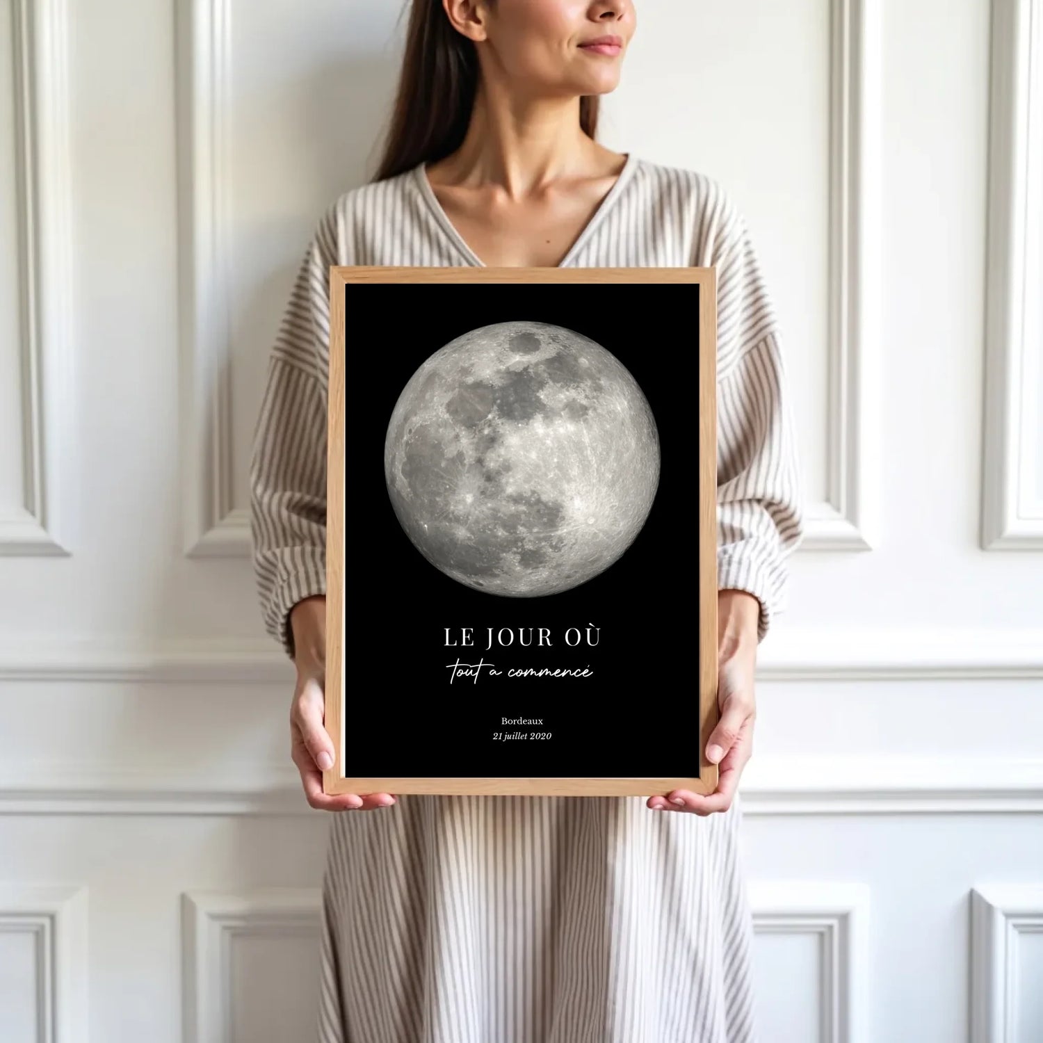 mockup-femme-cadre-bois