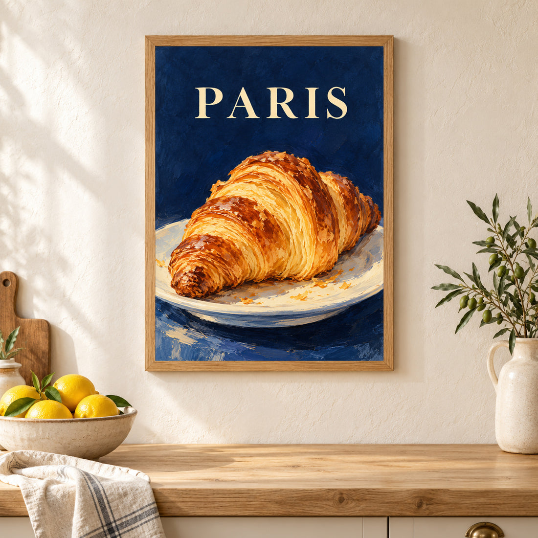 Affiche Paris – Croissant au beurre – mise en situation dans une cuisine, cadre vendu selon l’option choisie