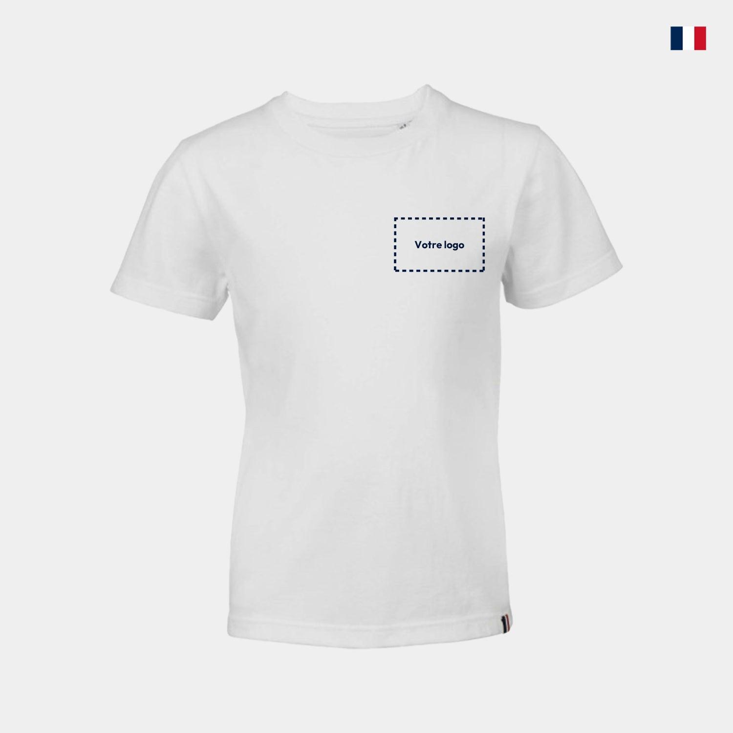 T-shirt enfant blanc personnalisable avec emplacement logo côté cœur, fond neutre