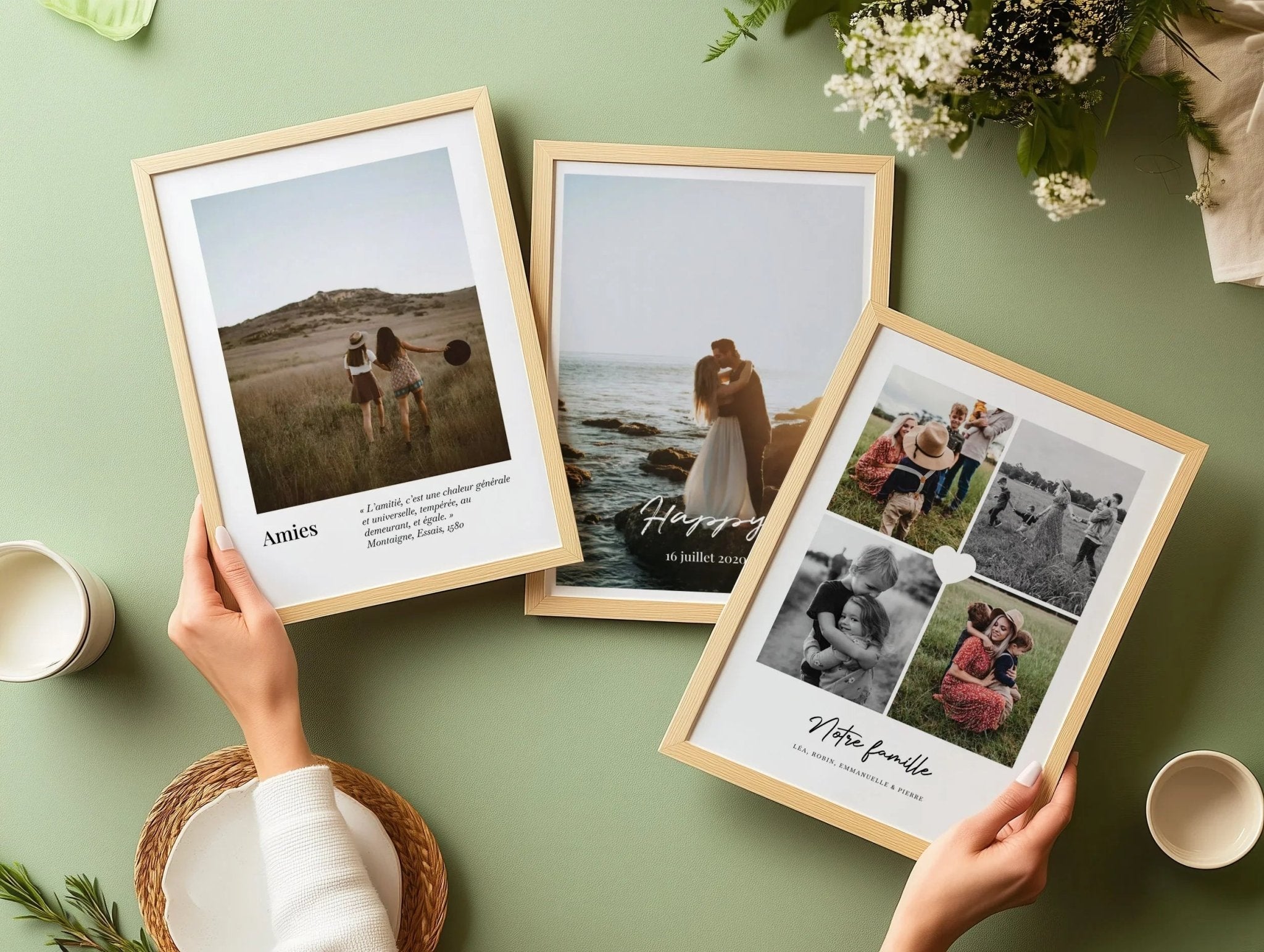 Affiches photo personnalisées encadrées, mises en valeur sur une table verte, parfaites comme cadeaux