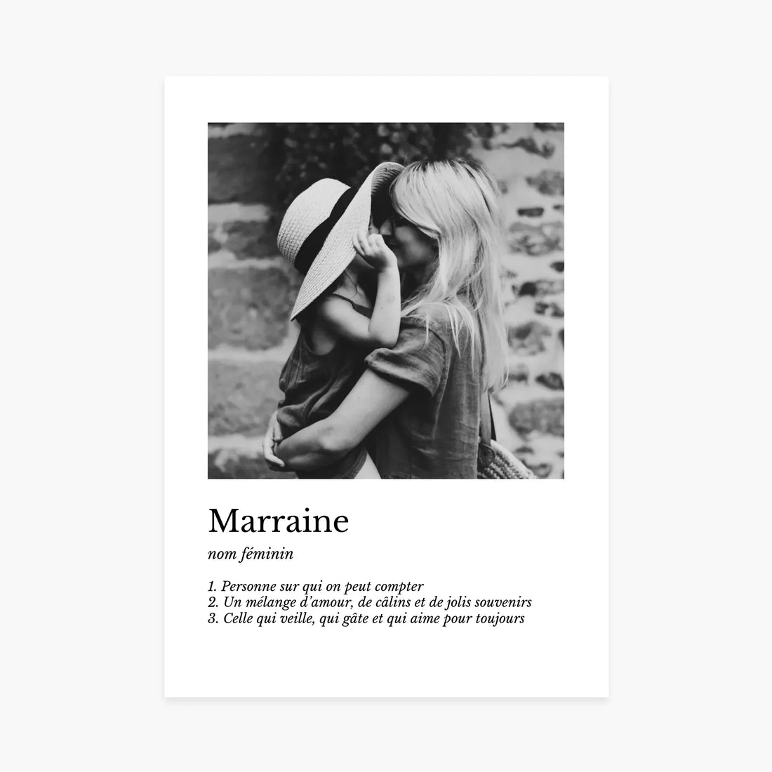Affiche personnalisée marraine, photo noir et blanc d’une femme et enfant s’enlaçant, texte touchant