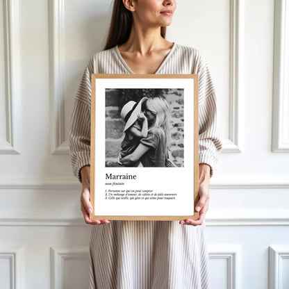 mockup-femme-cadre-bois