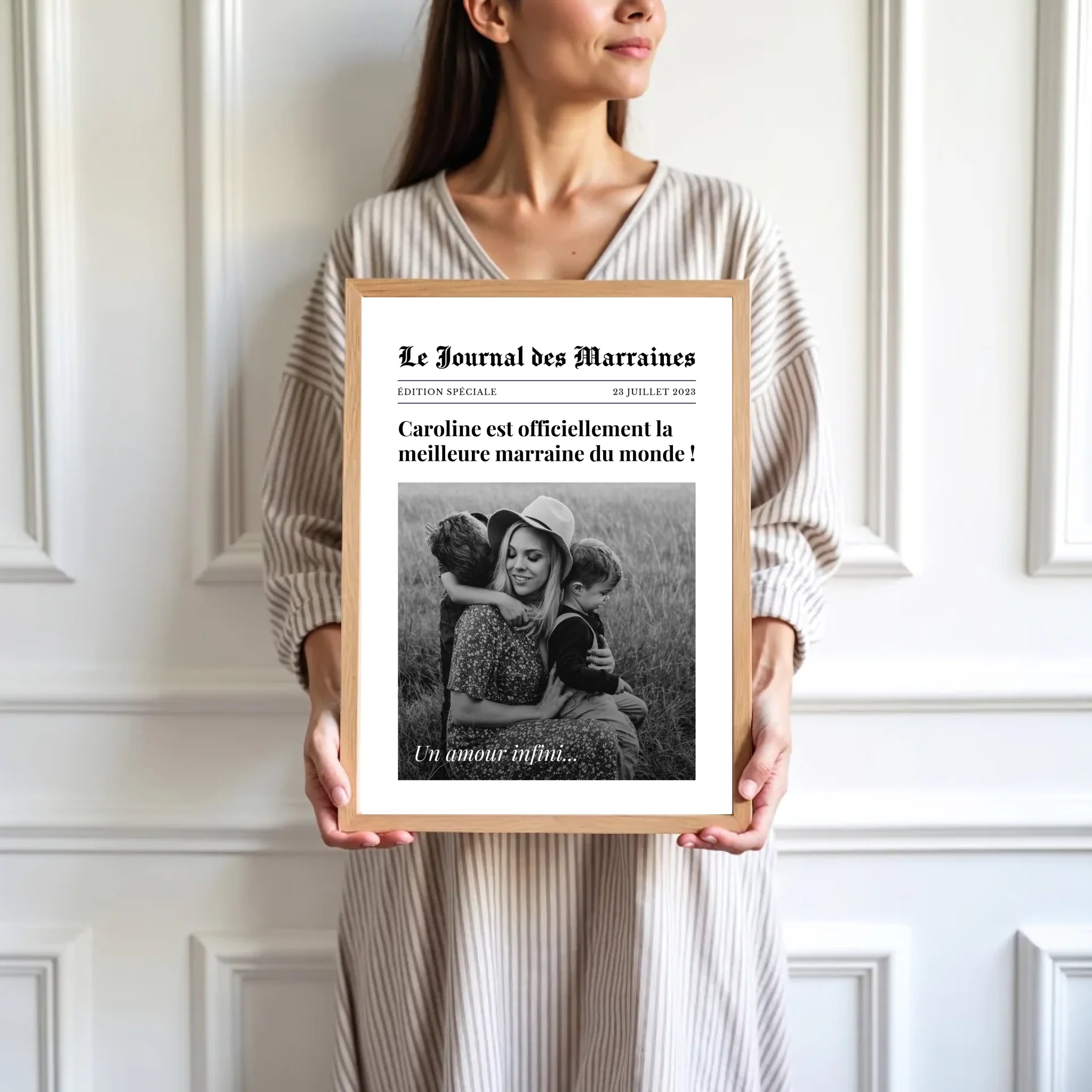 mockup-femme-cadre-bois