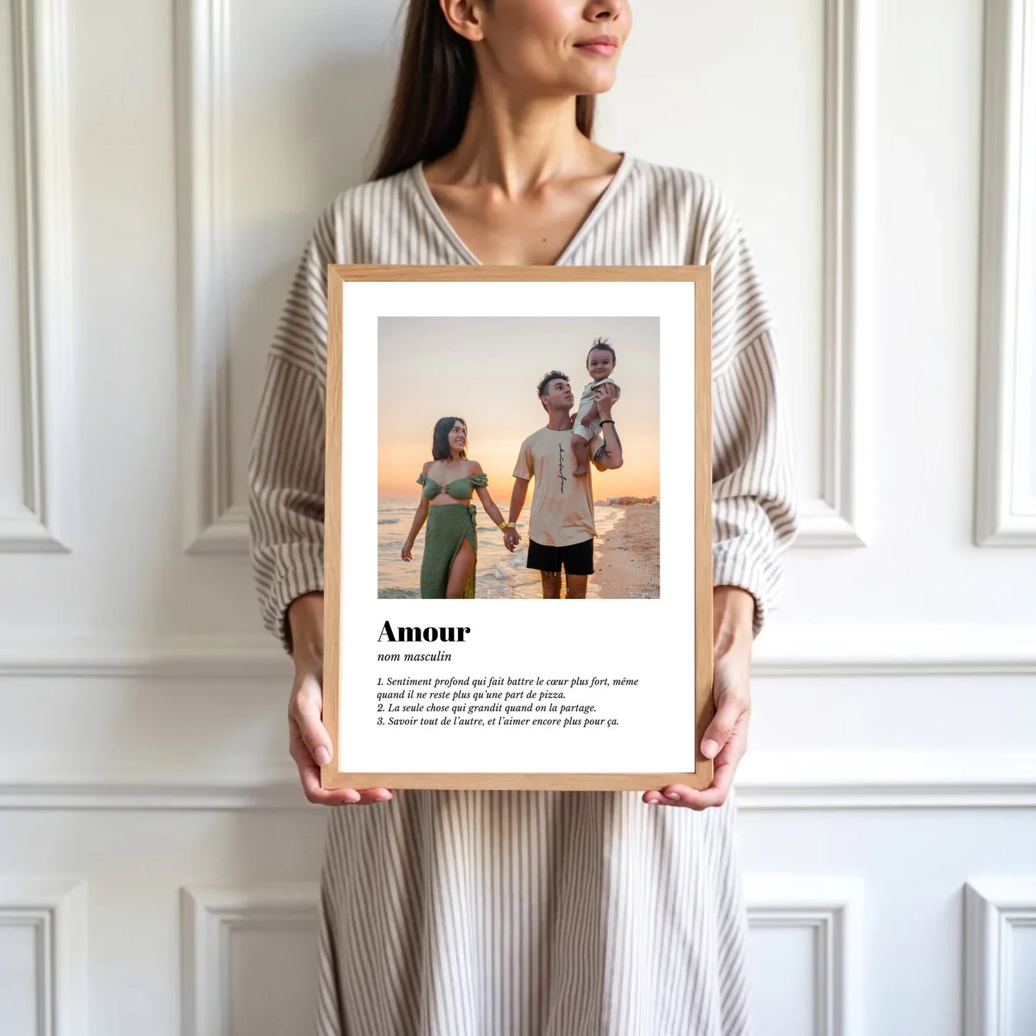 mockup-femme-cadre-bois