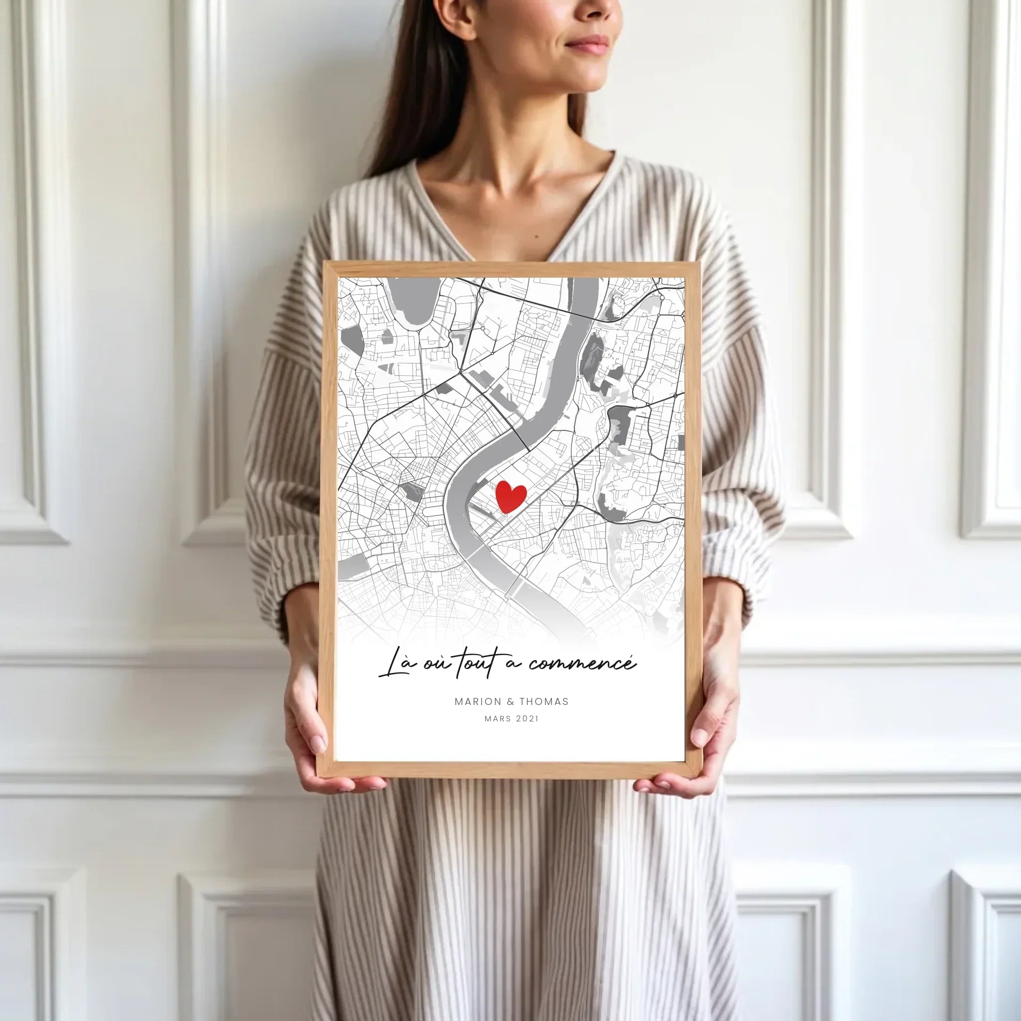 mockup-femme-cadre-bois