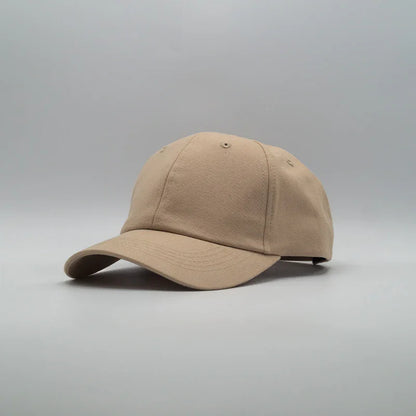 Casquette beige classique en coton, visière courbée, fond neutre, style décontracté