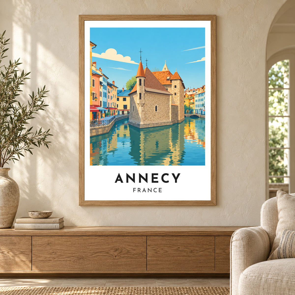 Affiche Annecy – Le Palais de l’Île et le Thiou – mise en situation dans un intérieur, cadre selon l’option choisie