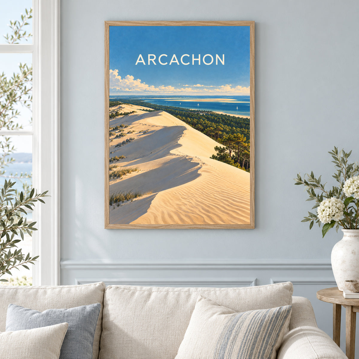 Affiche Arcachon – La dune et le bassin – mise en situation dans un salon, cadre vendu selon l’option choisie