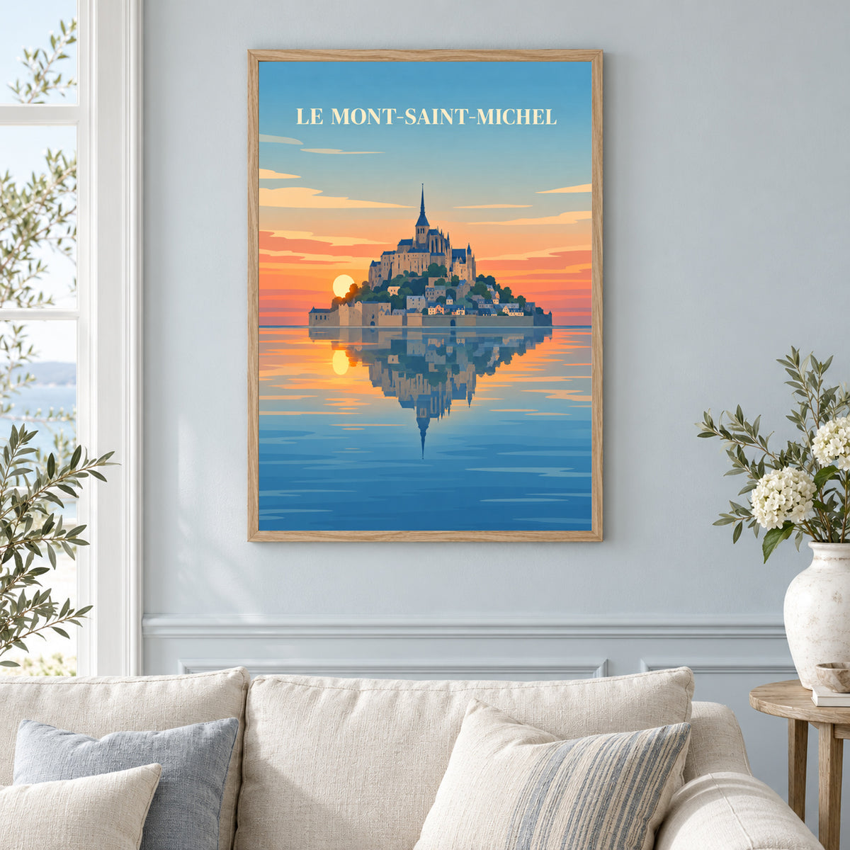Affiche paysage - Mont-Saint-Michel au coucher du soleil – mise en situation dans un salon, cadre vendu selon l’option choisie