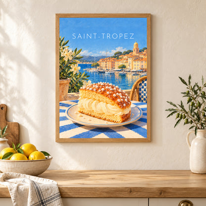 Affiche Saint-Tropez – La tarte tropézienne – mise en situation dans une cuisine, cadre vendu selon l’option choisie
