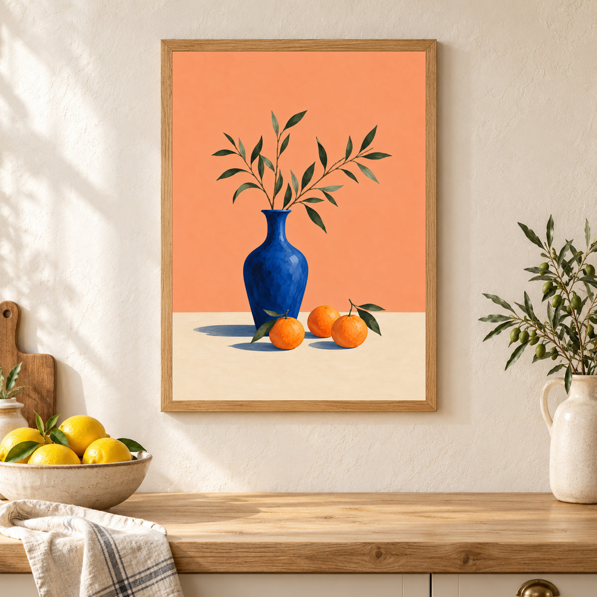 Affiche nature morte – Vase bleu et oranges — mise en situation