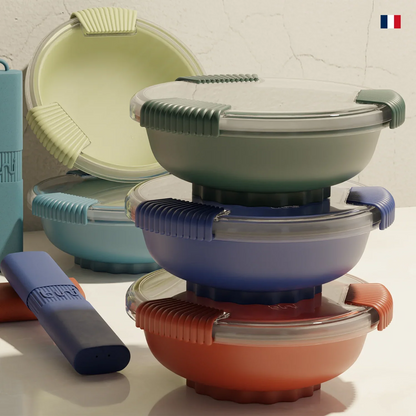 Boîtes lunchbox rondes colorées empilées avec couvercles hermétiques, design moderne.